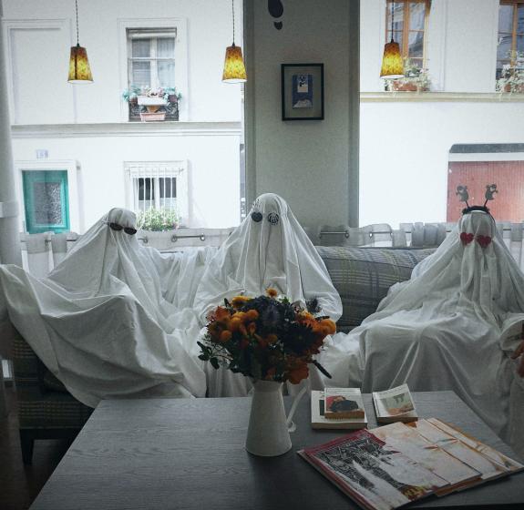 Halloween in Paris 2026: literary things to do, from Montmartre to the Catacombs